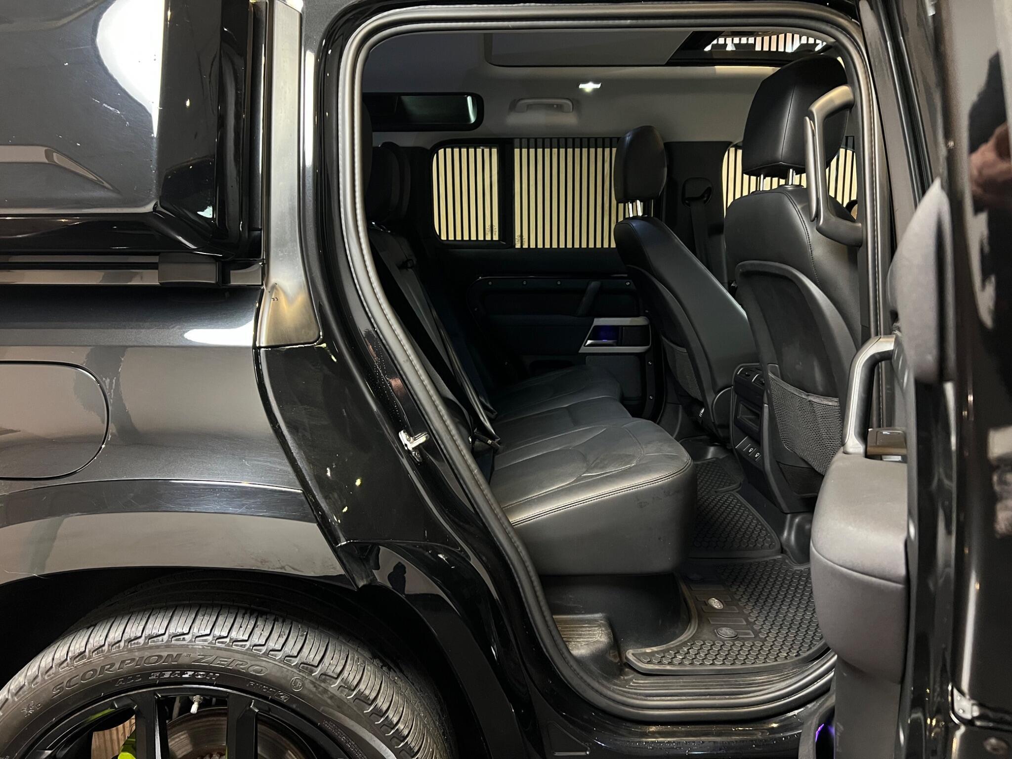 Land Rover Defender 110